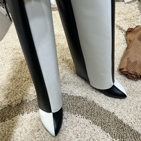 NEW Limited Edition Givenchy Disney Shark Lock Boot - Picture 14 of 15